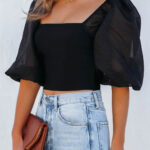 Top Corto Negro Cuello Cuadrado Manga Globo