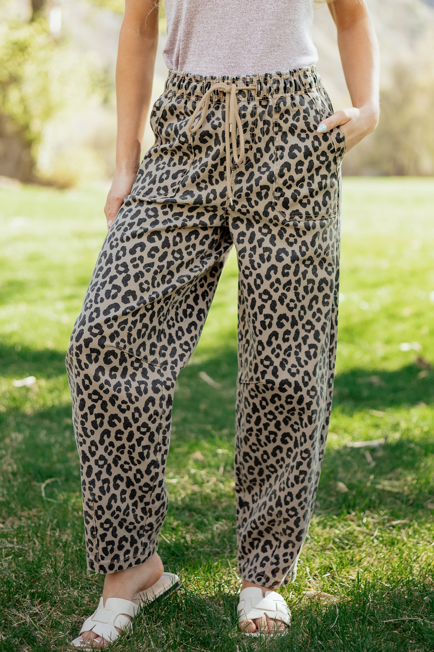 Jean Caqui Animal Print Leopardo Estampado Cordón Elástico - Image 4