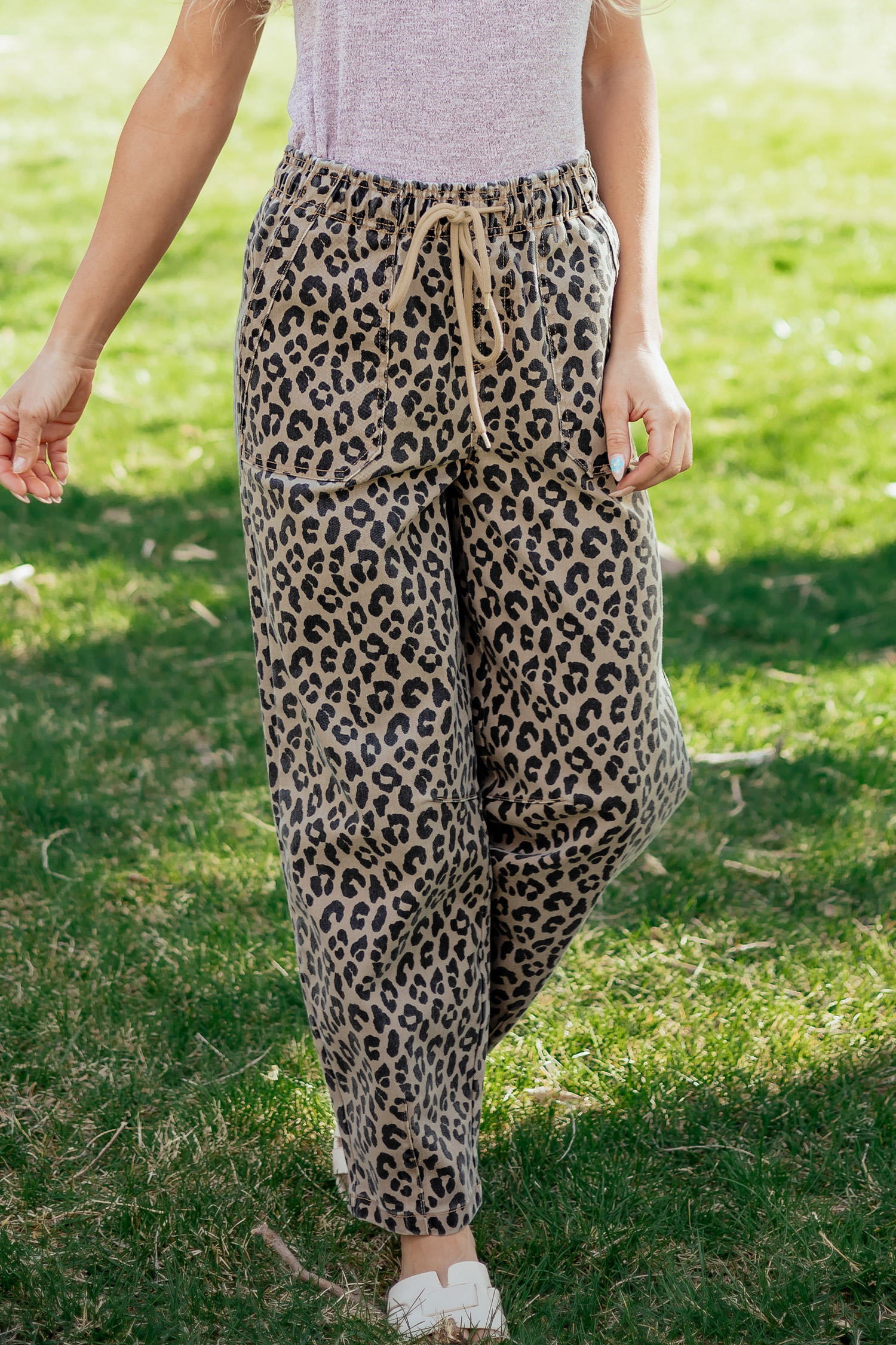 Jean Caqui Animal Print Leopardo Estampado Cordón Elástico - Image 5